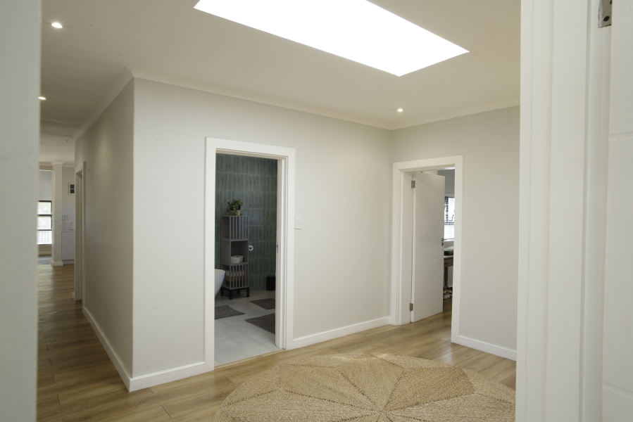 4 Bedroom Property for Sale in Loevenstein Western Cape